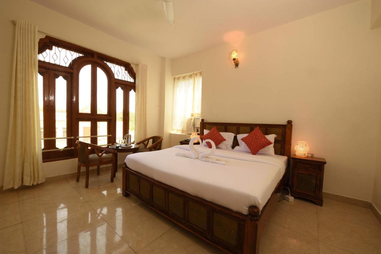 Hotel Empire Palace 3*