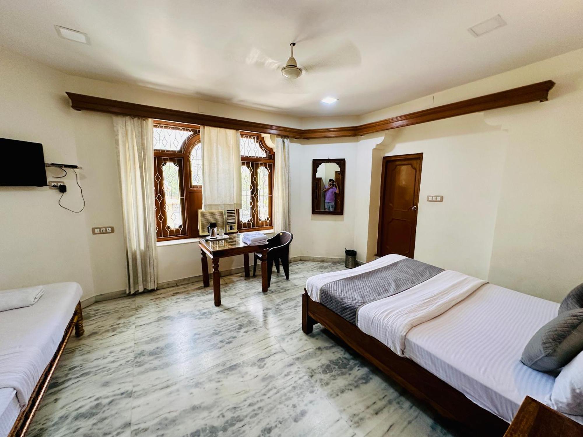 Empire Palace Hotel 3*